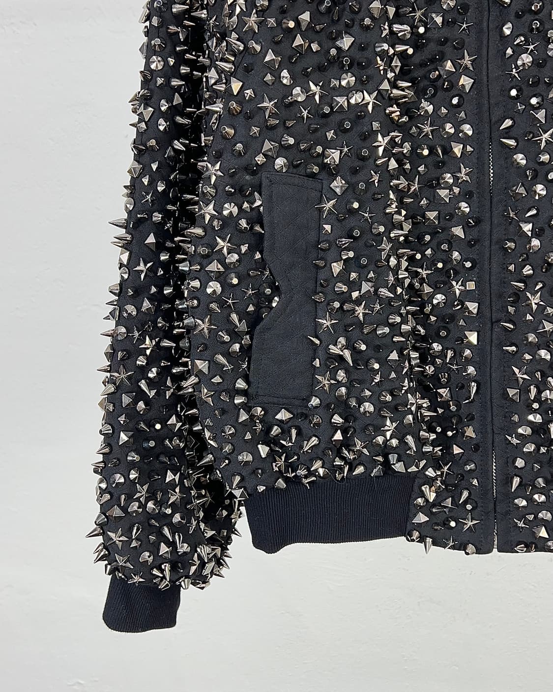 시즌와이 시퀸 블랙 스터드 논카라 게스터 봄버 자켓 상품이미지4