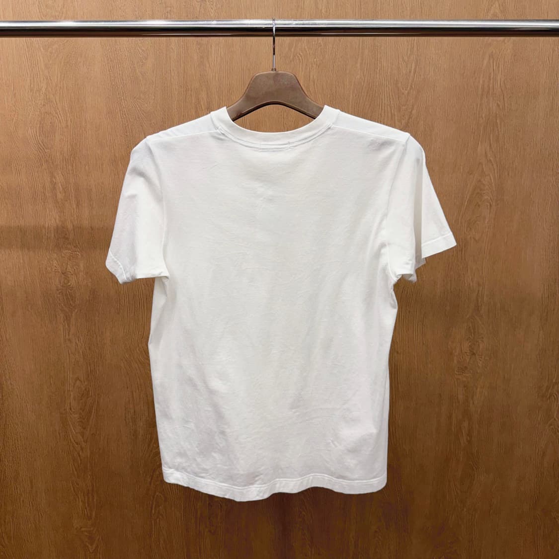 버버리 런던 코튼 반팔 티셔츠 브이넥 무지 디테일 레귤러핏 화이트 상품이미지3