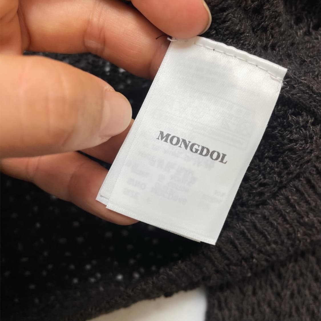 몽돌 Mongdol 딥브라운 펀칭 라운드넥 니트 가디건 FREE 상품이미지4