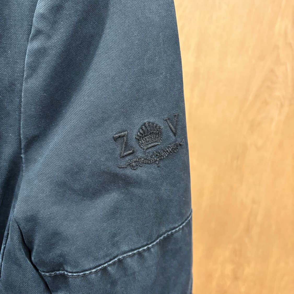 쟈딕 앤 볼테르 하이넥 자켓 플리스 안감 밑단 지퍼 디테일 블랙 상품이미지6