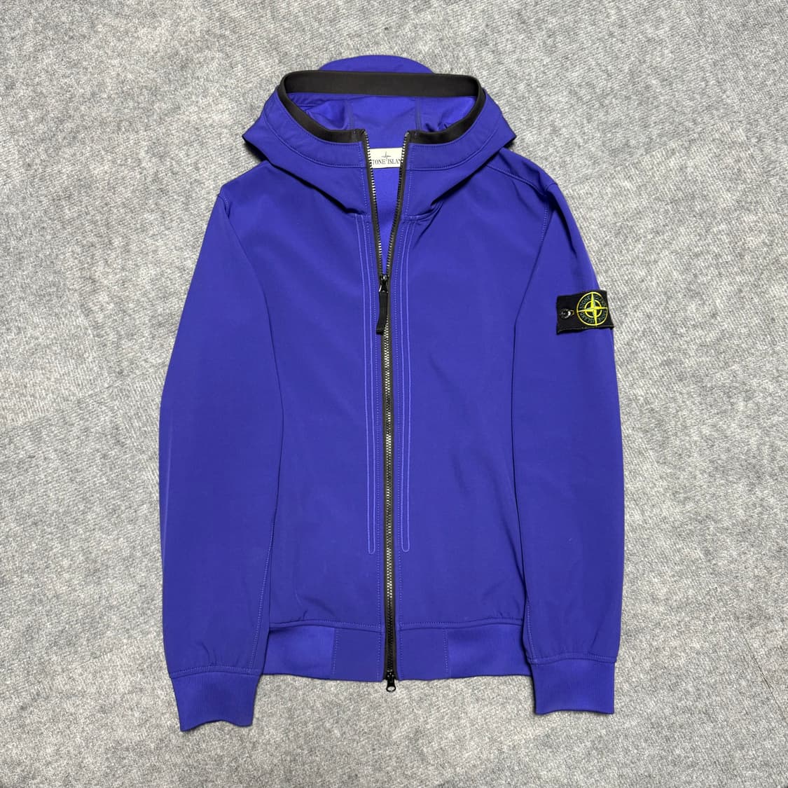 (노윤하 착용) 스톤아일랜드 라이트 소프트쉘 바람막이 상품이미지2