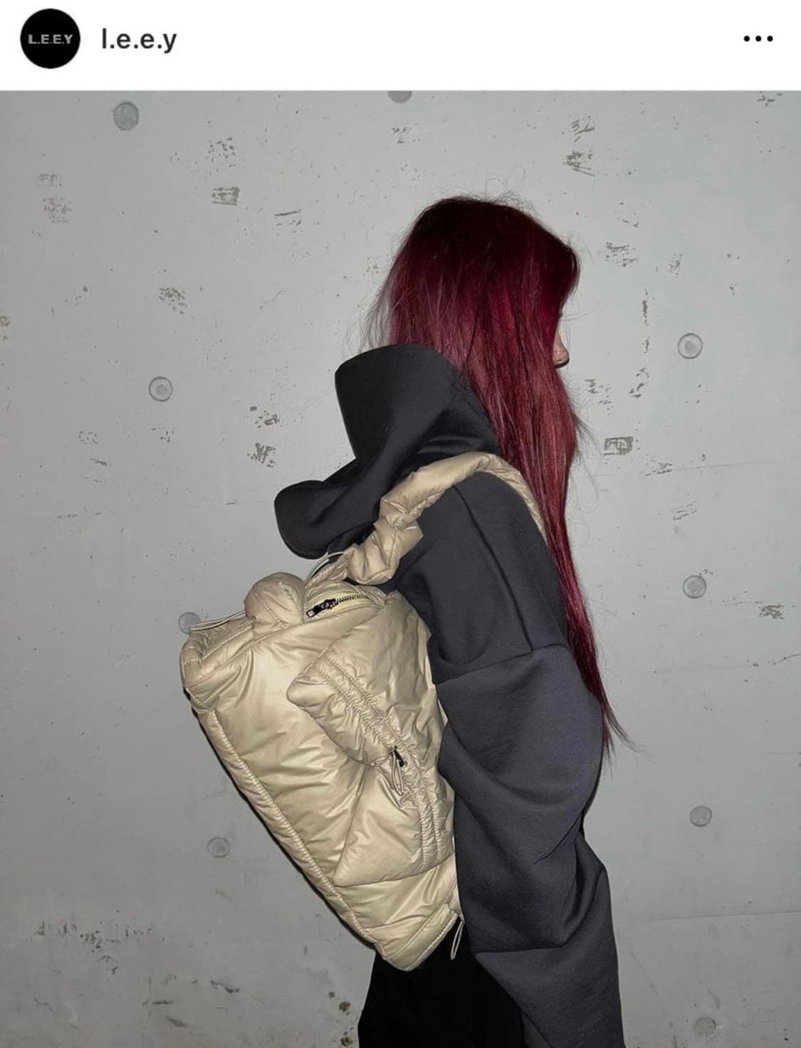 LEEY  SHIRRING SHOULDER PADDED BAG 상품이미지1
