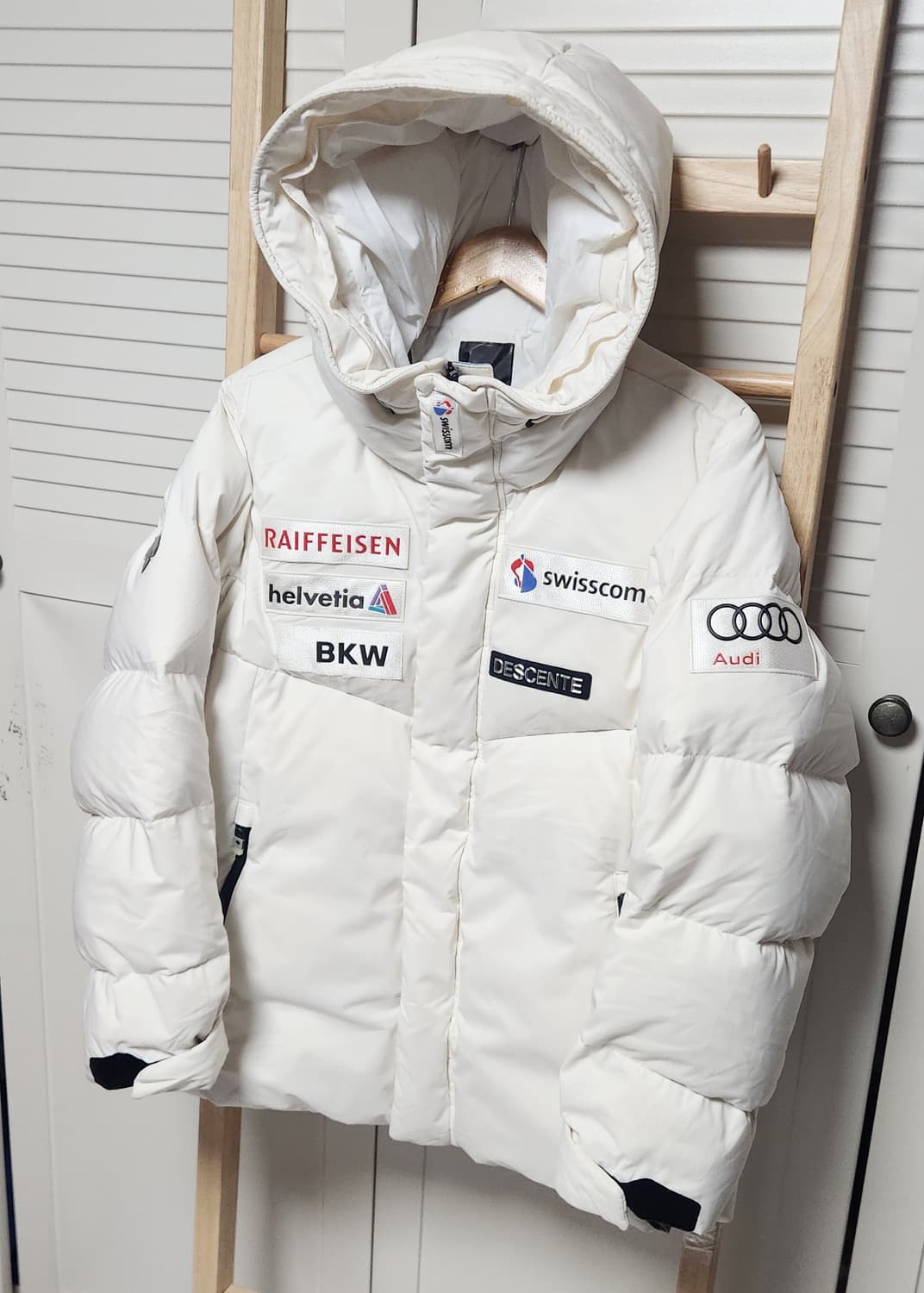 데상트 아우디 화이트 패딩 자켓 상품이미지2