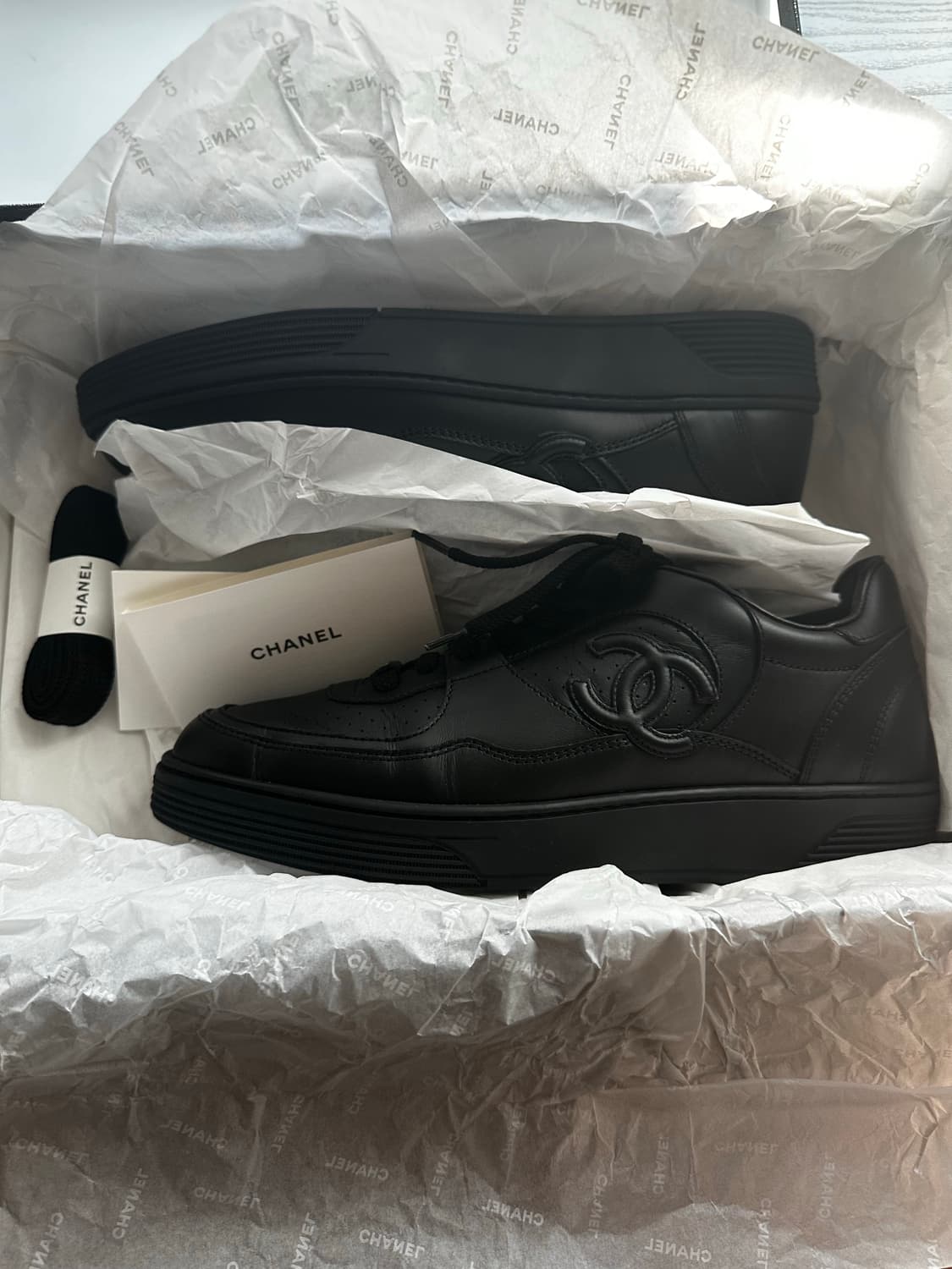 샤넬 샤포스 카프스킨 남성 스니커즈 블랙 판매합니다.  상품이미지2