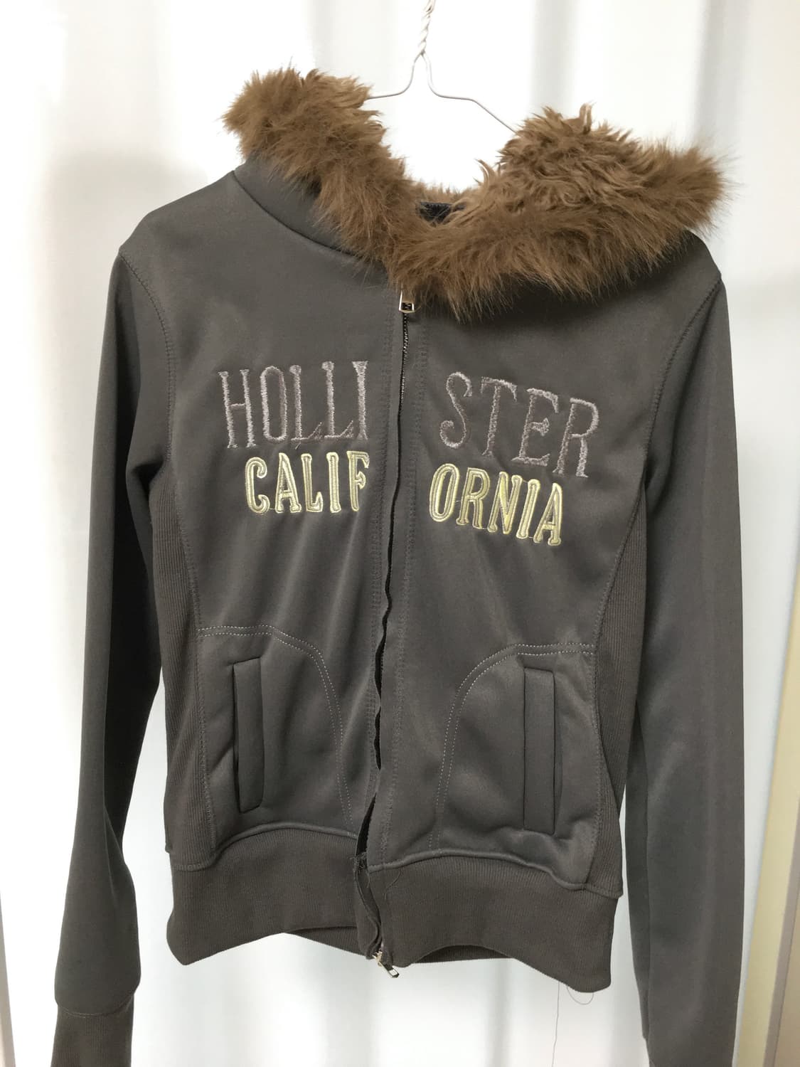 Lettering Fur Hooded Zip-Up 상품이미지1