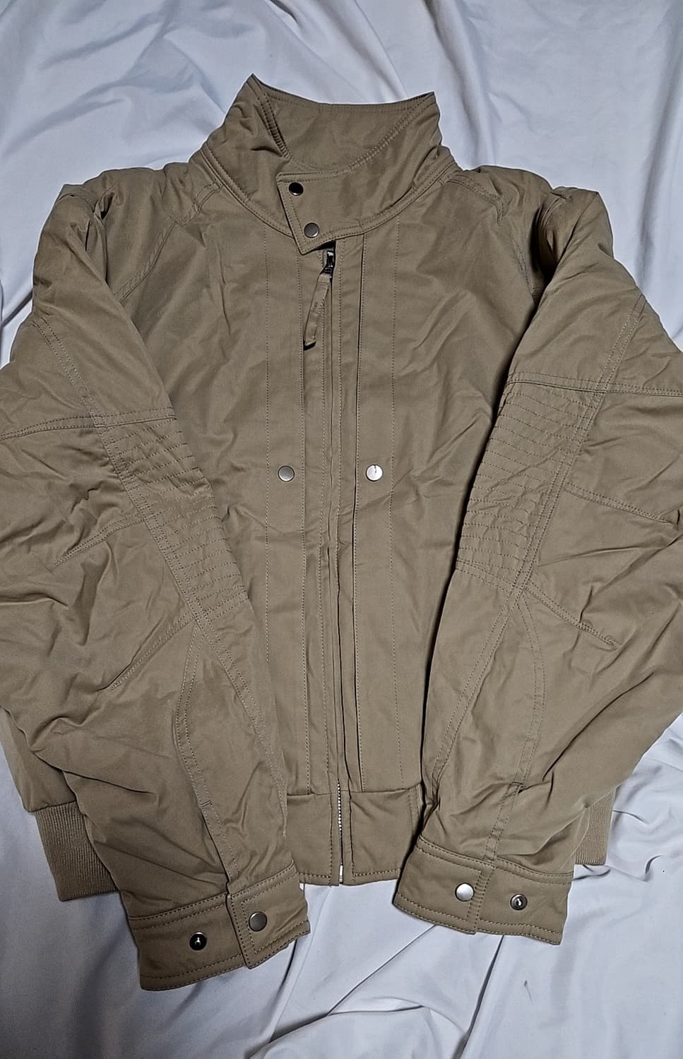 인사일런스 아스트로 패디드 자켓 M사이즈 팝니다 상품이미지3