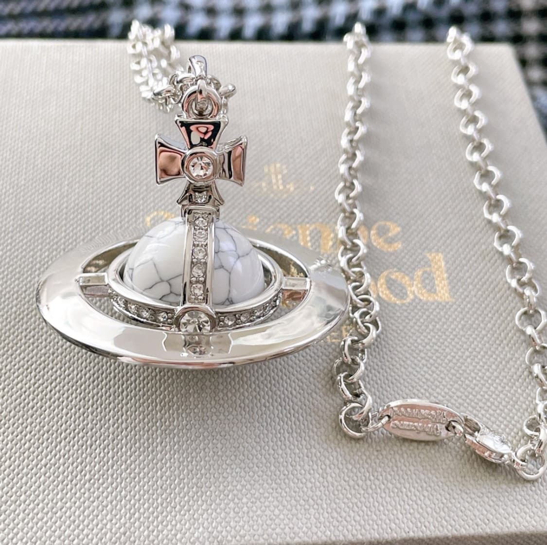 비비안 웨스트우드 아카이브 화이트 대리석 3d orb 팬던트 목걸이 상품이미지1