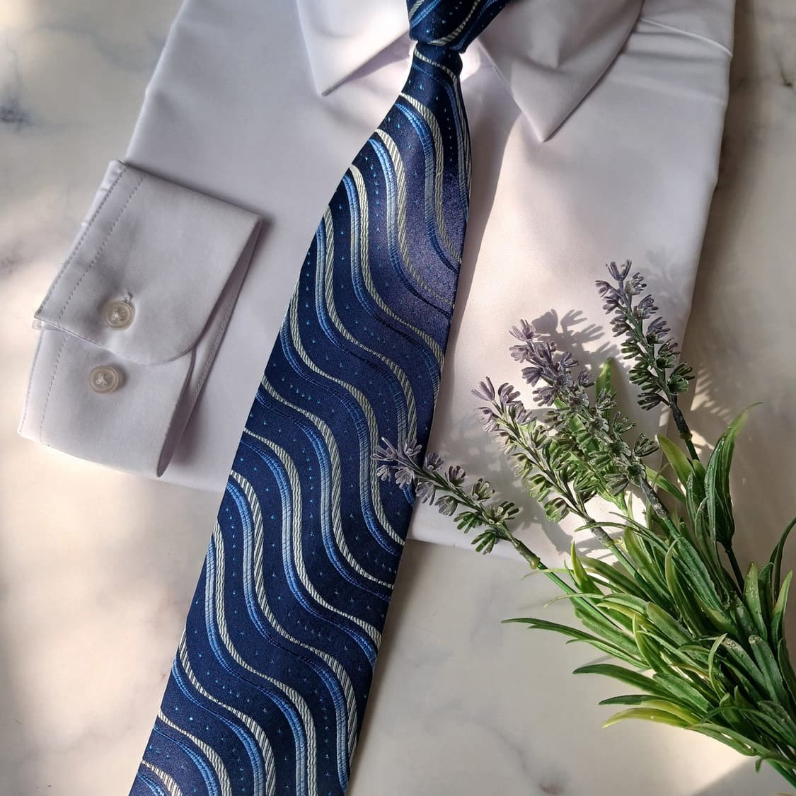 아쿠아스큐텀 실크 웨이브 스트라이프 넥타이 9cm A등급 A19790
 상품이미지7