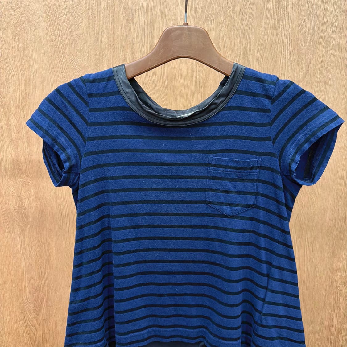 사카이 럭 반팔 티셔츠 스트라이프 후면 배색 레이어드 디테일 루즈핏 블루 상품이미지4