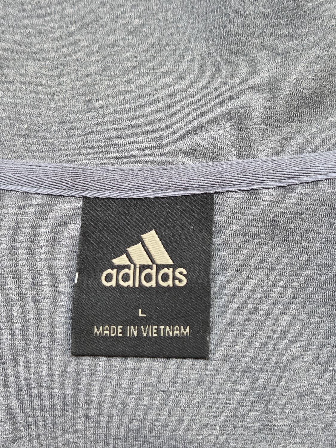 아디다스 남성 자켓 L사이즈입니다
- 색상은 회색입니다
- 소재는 폴리에 상품이미지3