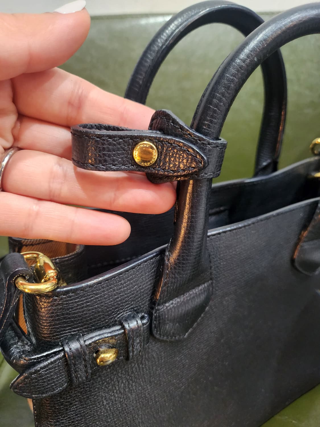 버버리 블랙 레더 토트백 숄더백 정품 상품이미지4