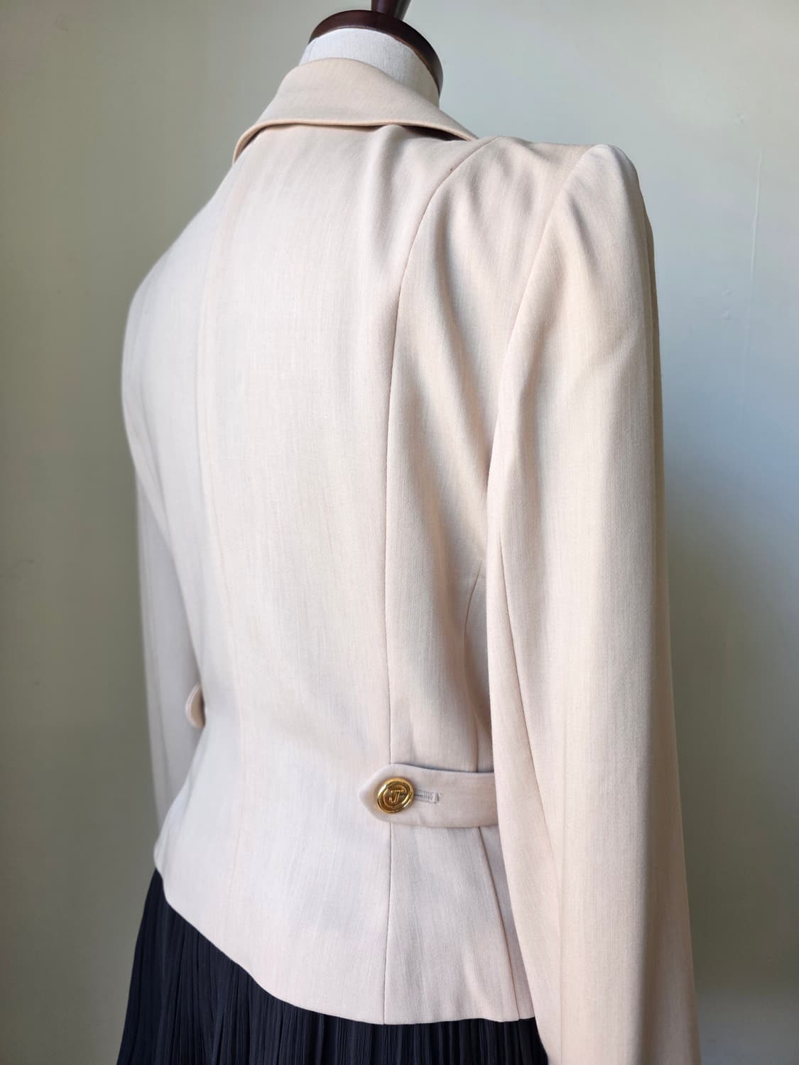 로페 자이로 로고 금장 더블 단추 베이지 울 자켓 상품이미지3