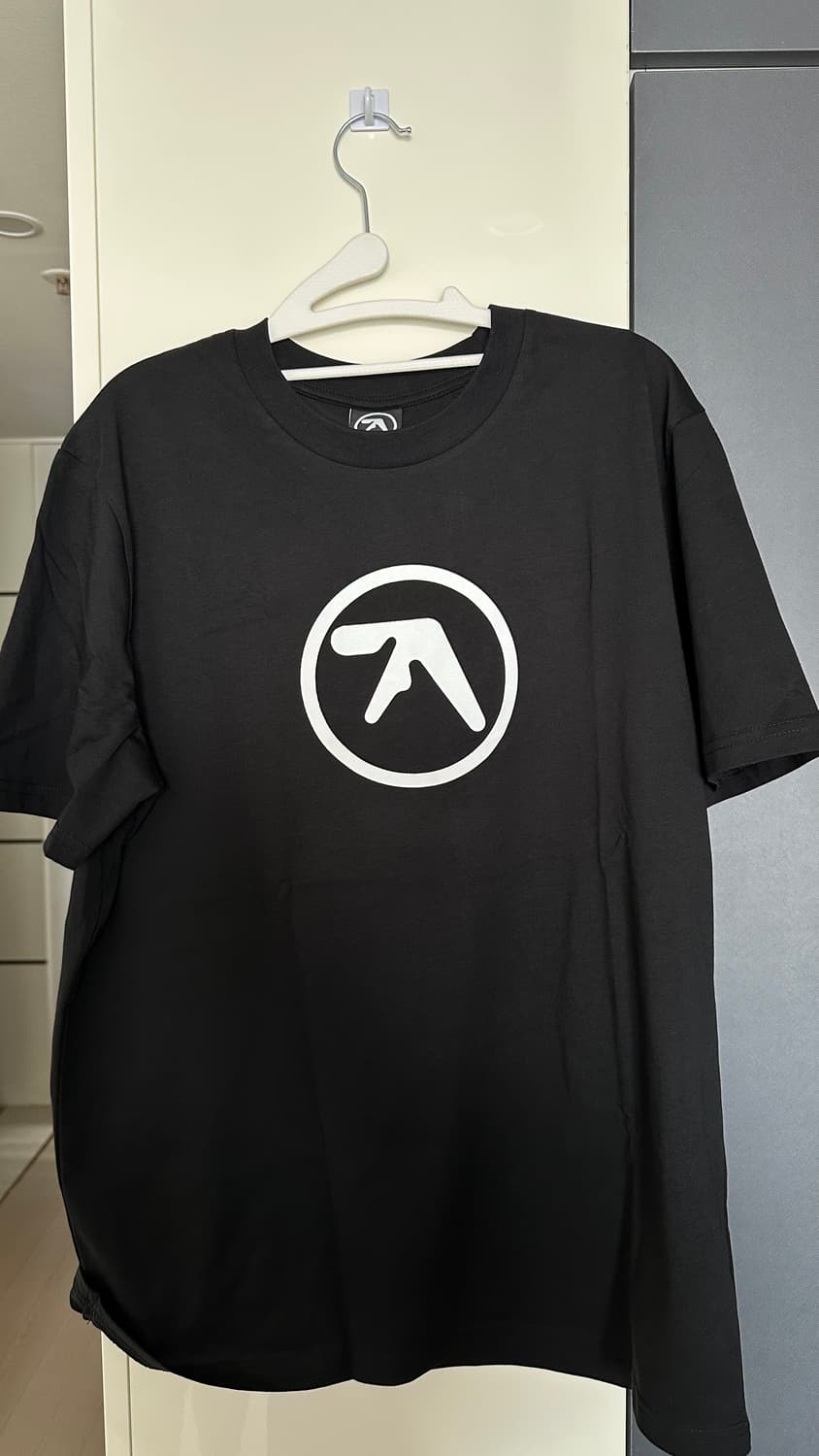 에이팩스트윈 공식 머천다이즈 티셔츠 상품이미지2