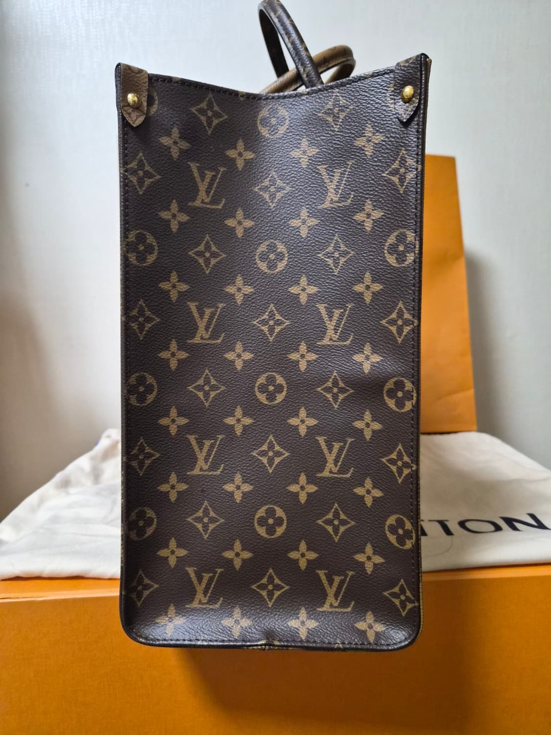 루이비통 온더고 GM 모노그램 토트백 상품이미지3