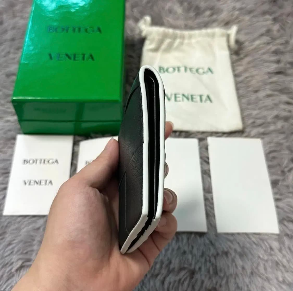 [풀구성] 보테가베네타 맥시 플랩 투톤 반지갑 차콜 그레이 상품이미지4