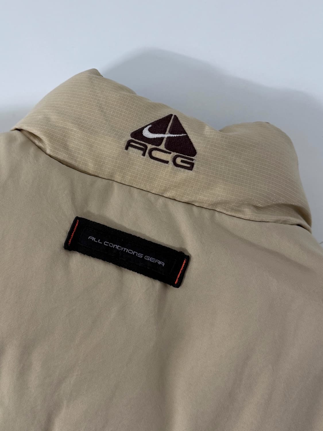 나이키 ACG 루즈핏 90‘s 베이지 브라운 텍티컬 덕다운 패딩 베스트 상품이미지5