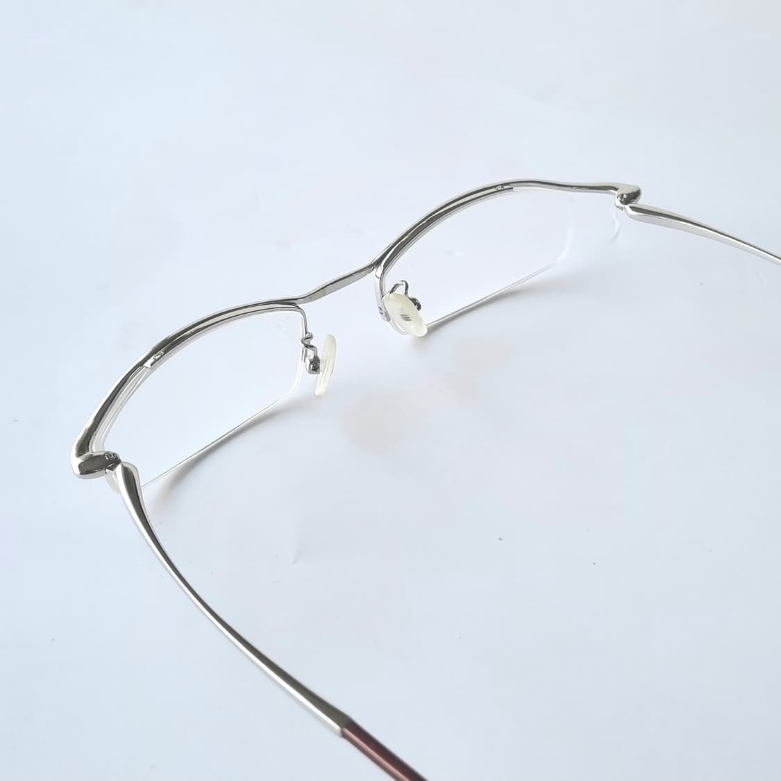 데드스탁 긱시크 룩의 정점을 찍어줄 실버 메탈 하프림 안경테 687 상품이미지5