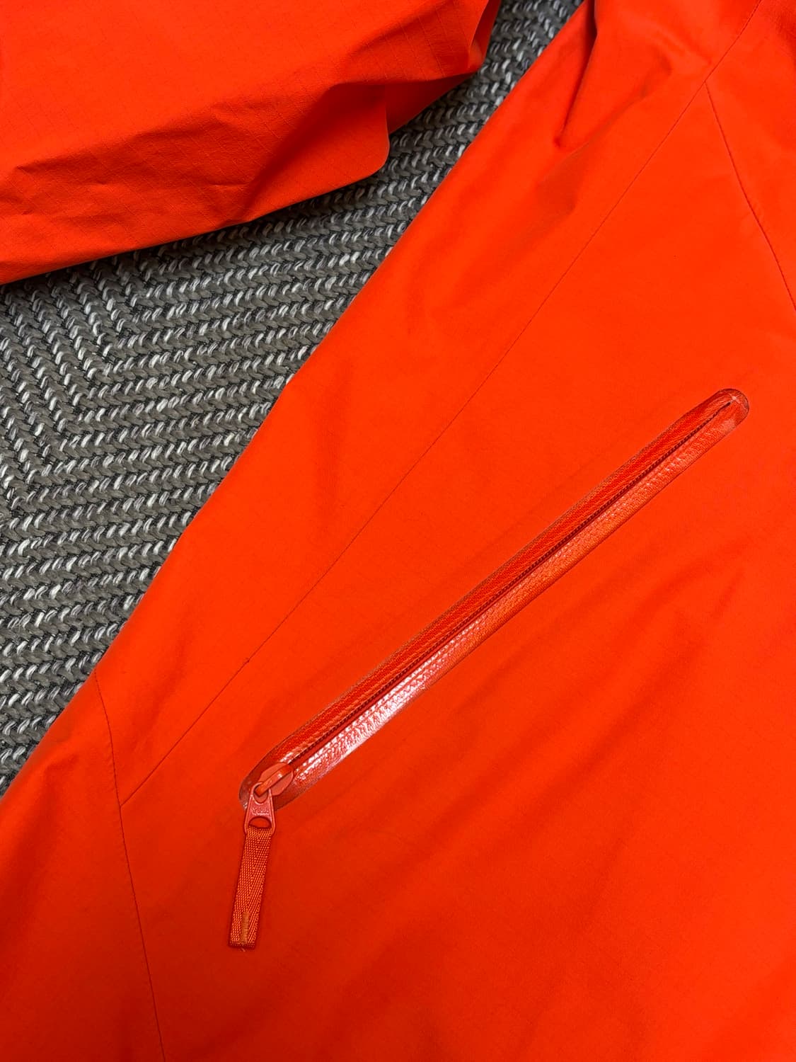 아크테릭스 제타SL L사이즈 레드 + 오렌지 컬러 바람막이 상품이미지10