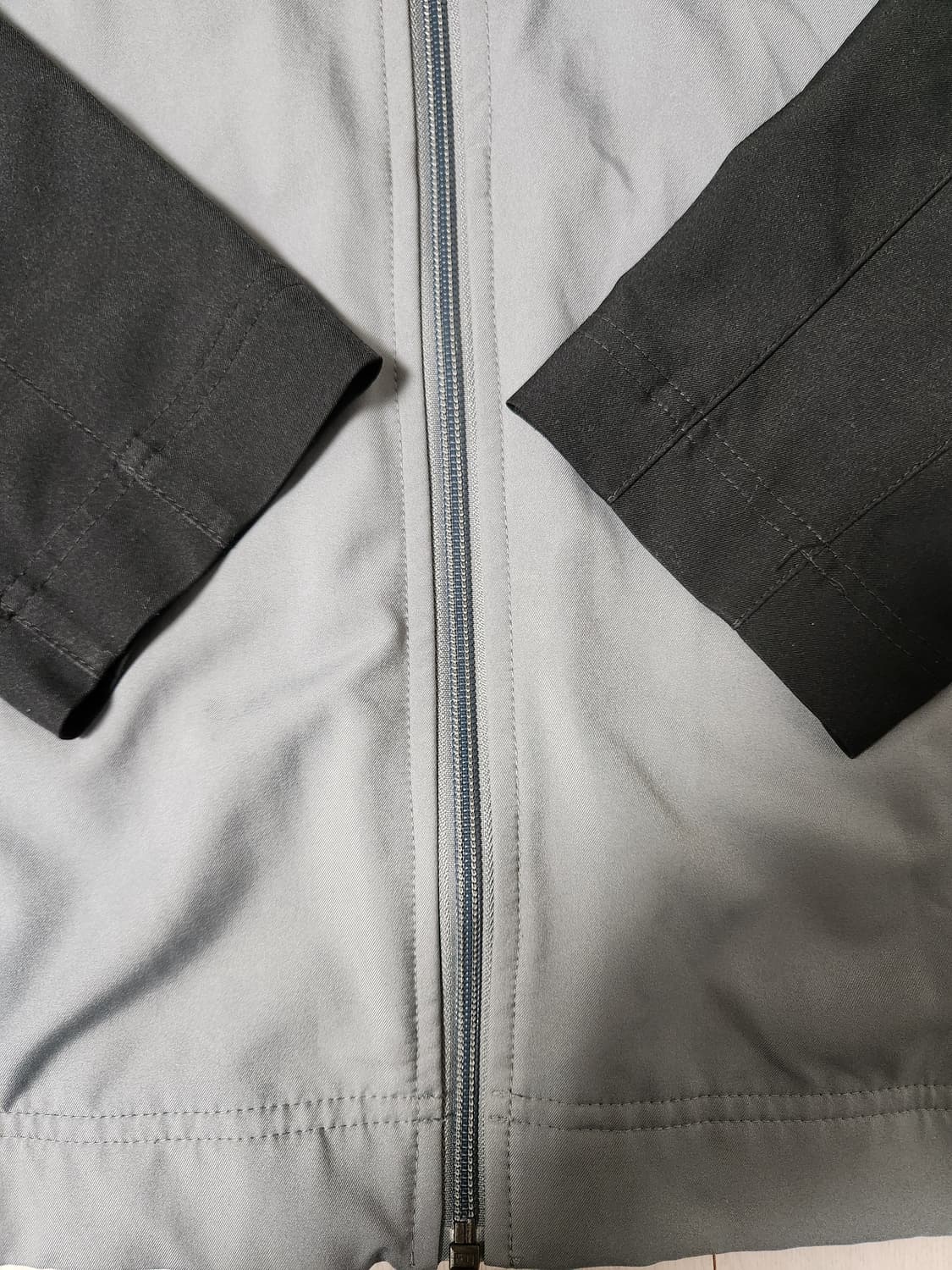 나이키 드라이핏 바람막이 집업 자켓 사이즈110 xxl

왼쪽 주머니 안 상품이미지6