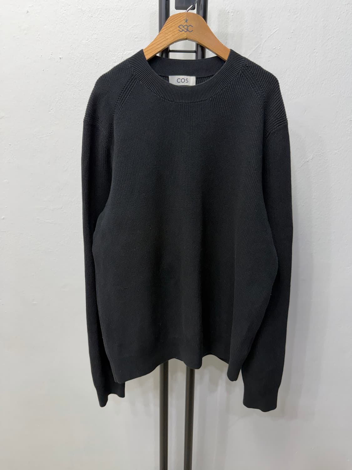정품) COS 코스 남성 레귤러핏 블랙 니트 스웨터 M 상품이미지1