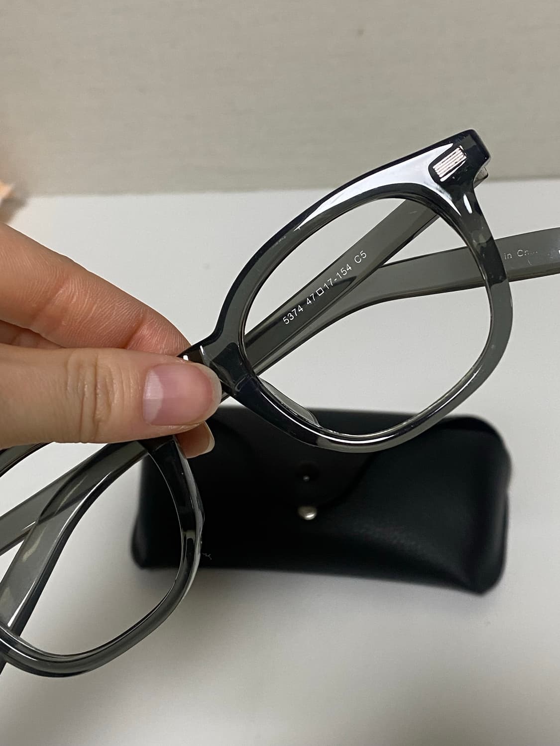 유튜버 쁨이 안경 뿔테 그레이  상품이미지2