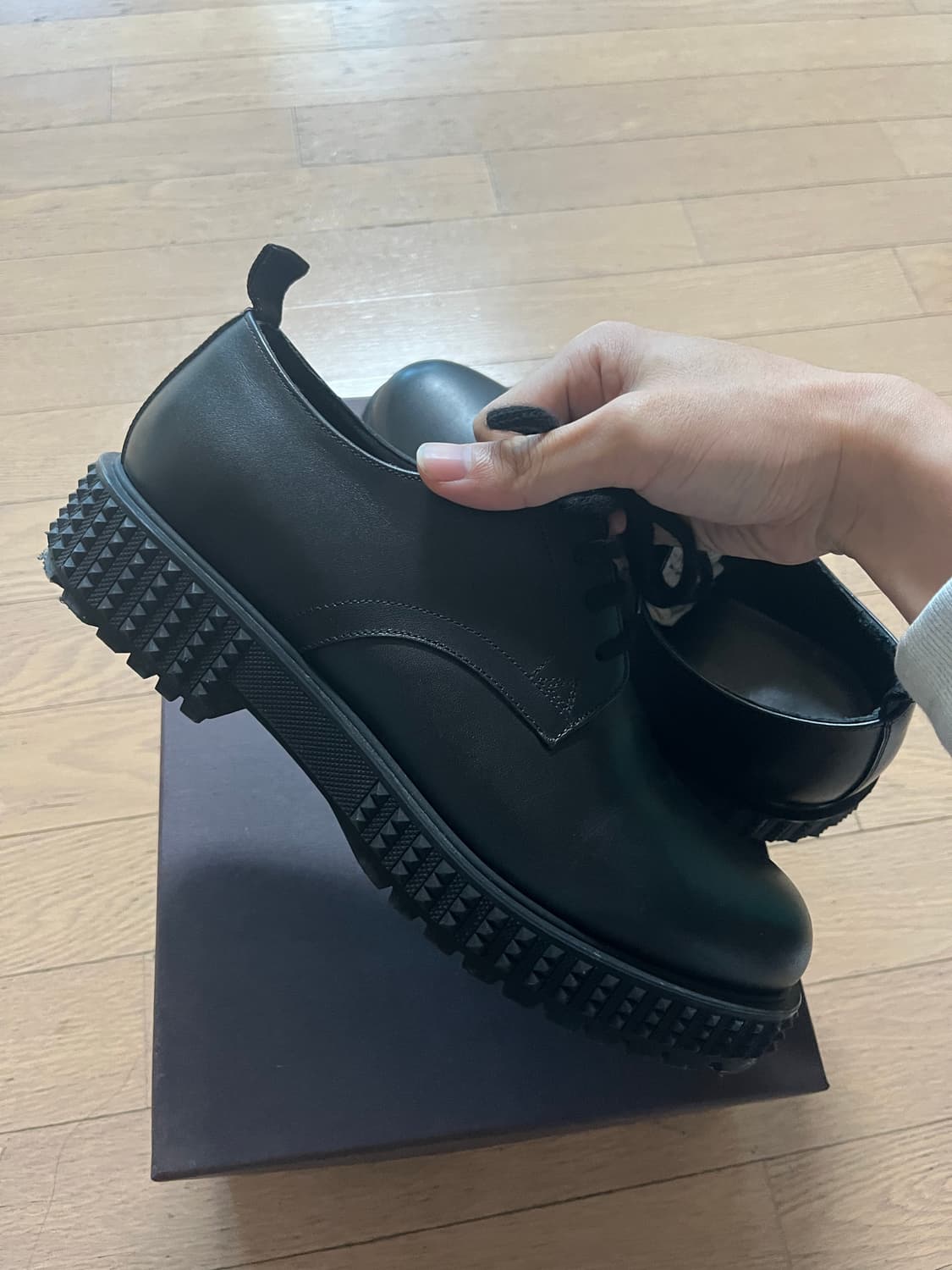 발렌티노 블랙 레더 스터드 더비 슈즈 상품이미지2