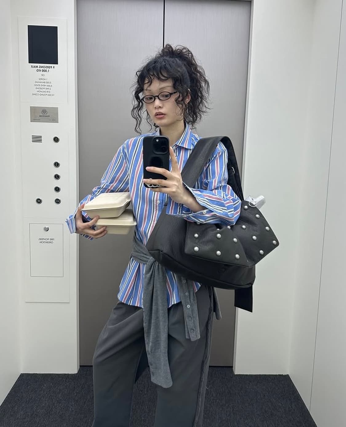 플리즈프로덕트 스터드 레더 메신저백 단종 상품이미지3