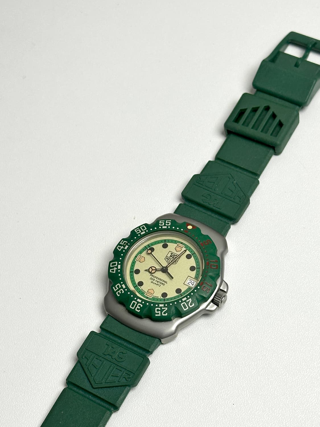 태그호이어 포뮬러1 kith 콜라보 원판 상품이미지2