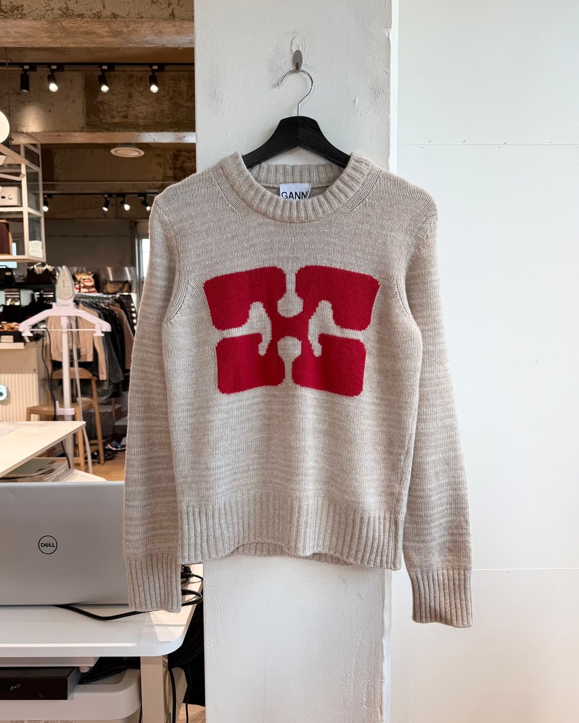 가니 베이지 버터플라이 그래픽 풀오버 니트 상품이미지2