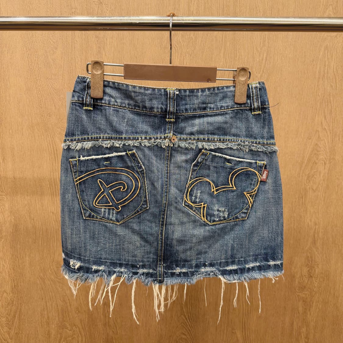 디즈니 진스 데님 미니 스커트 미키 프린팅 밑단 프린지 디테일 중청 상품이미지3