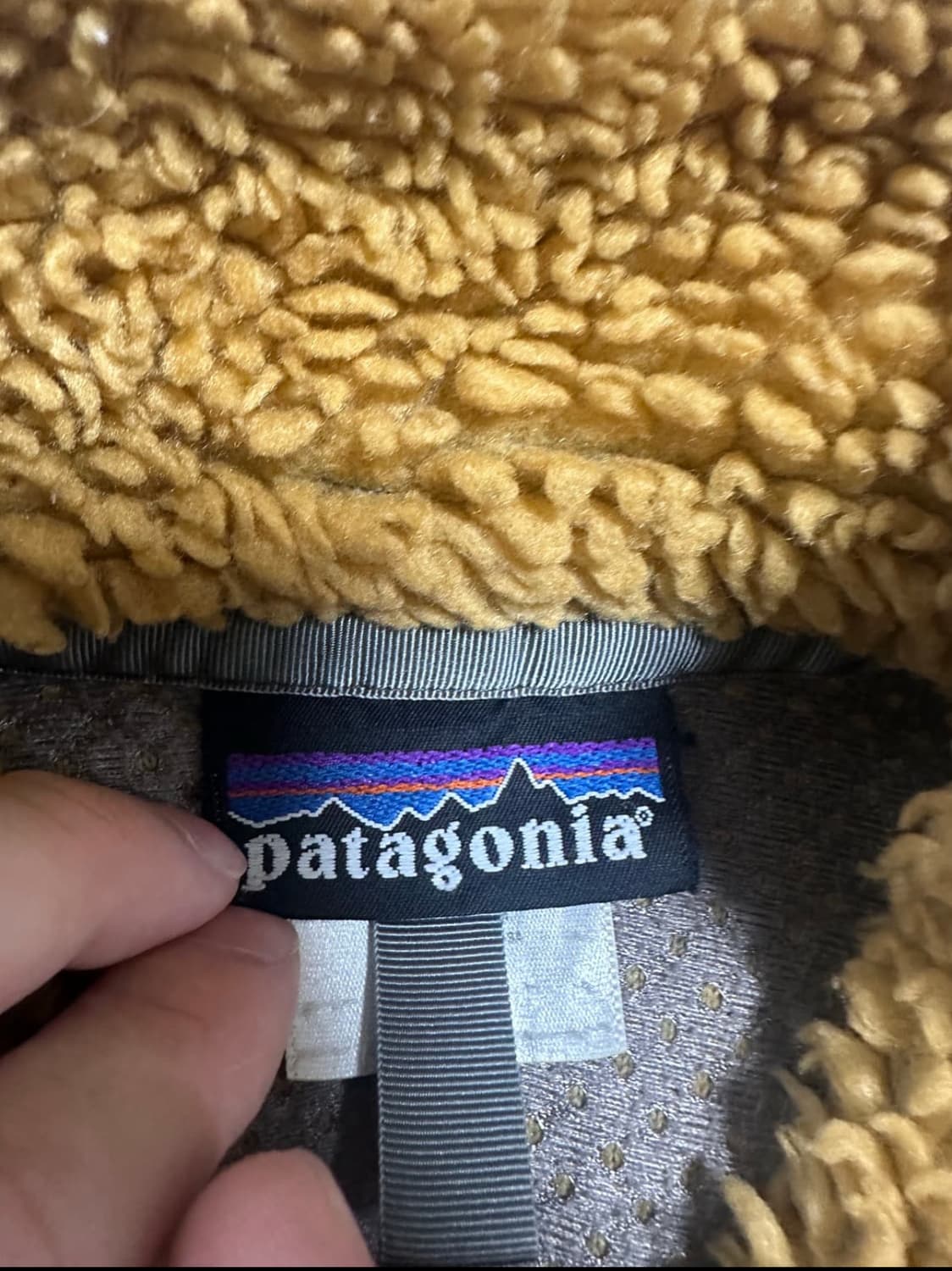 파타고니아 딥파일 골드 s사이즈 입니다.  상품이미지4