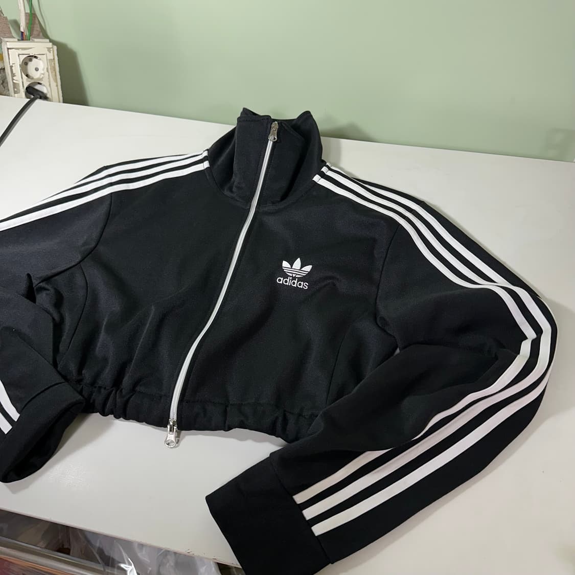 우먼M 아디다스 오리지날 3스트라이프 리폼 크롭트랙탑 상품이미지2