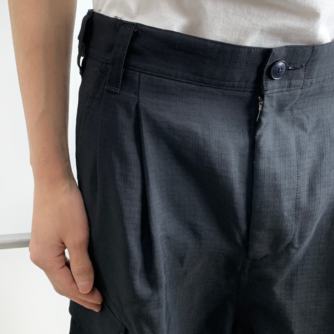 지에다 비대칭 홀 플레어 카고 팬츠 상품이미지2