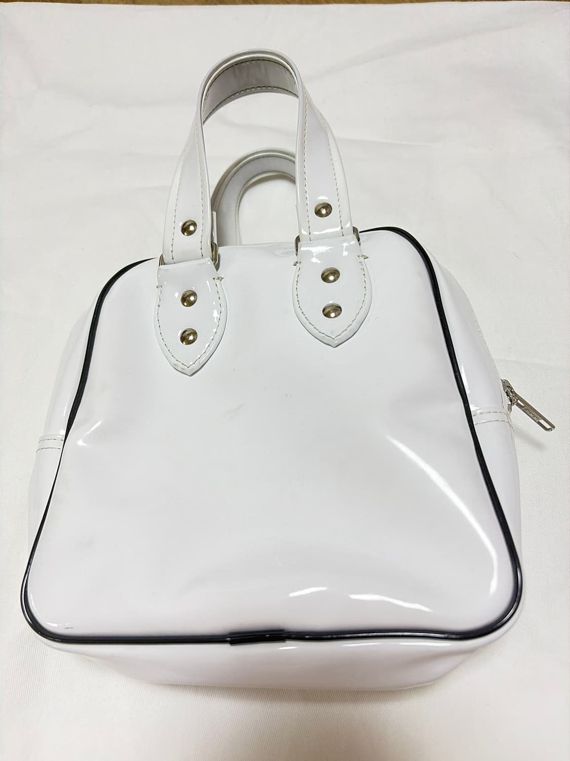 꼼데가르송 꼼데걸 에나멜 토트백 상품이미지3