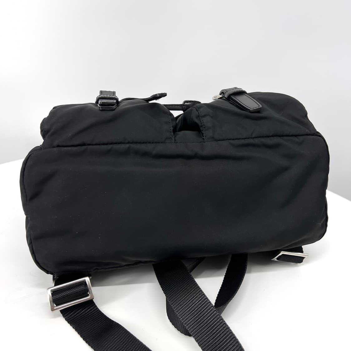 [감정완료] 프라다 나일론 삼각로고 백팩 블랙 상품이미지8