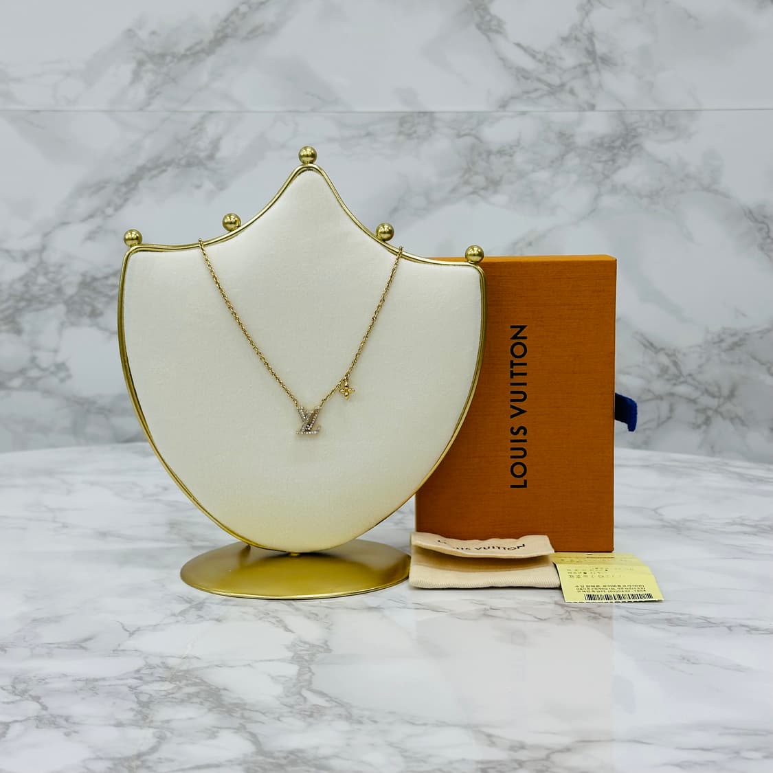 루이비통 아이코닉 블러쉬 목걸이 상품이미지1