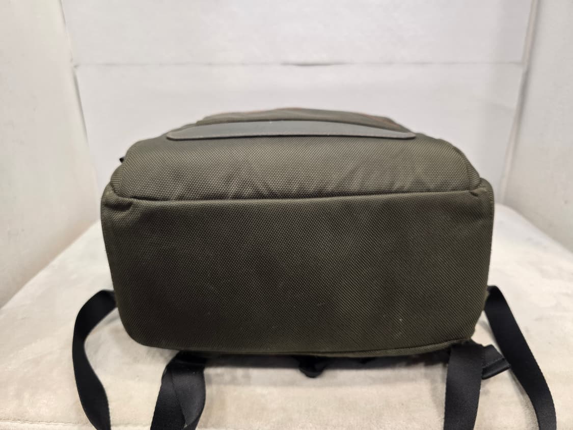 네파 카키색 백팩 상품이미지8