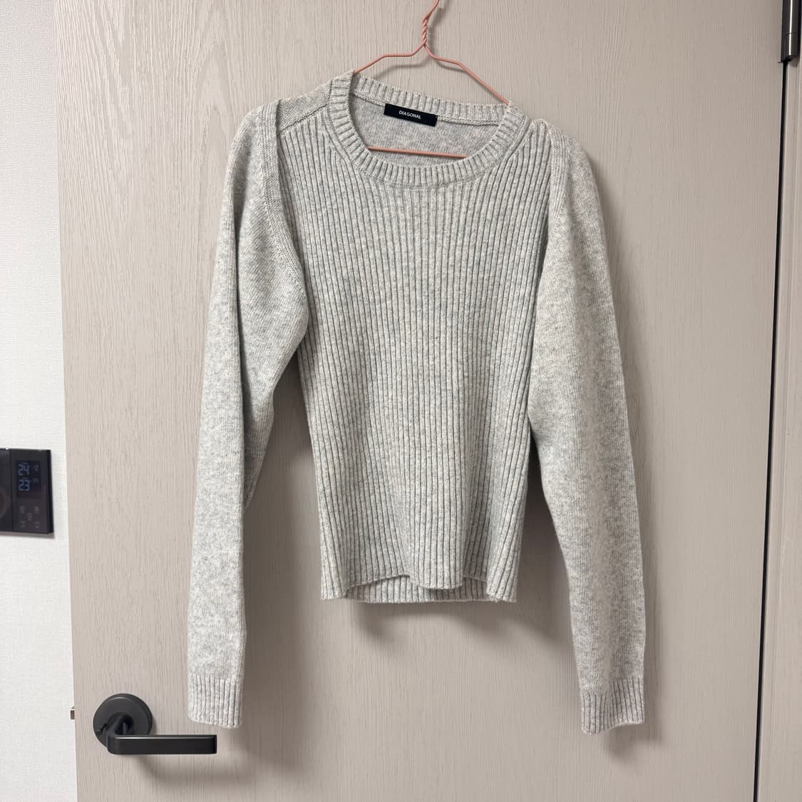 다이애그널 컷아웃 울 니트  상품이미지1
