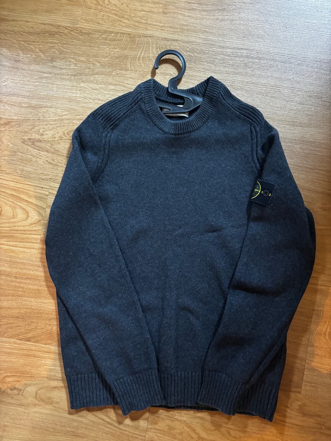 스톤아일랜드 다크 그레이 니트 상품이미지1