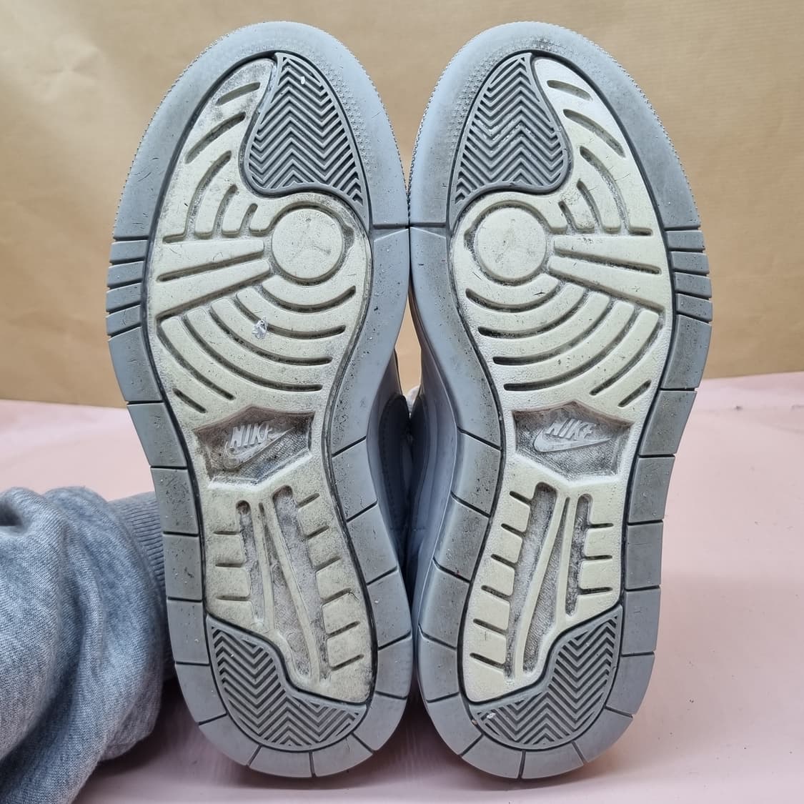 나이키 에어조던1 울프그레이 운동화 235 상품이미지3