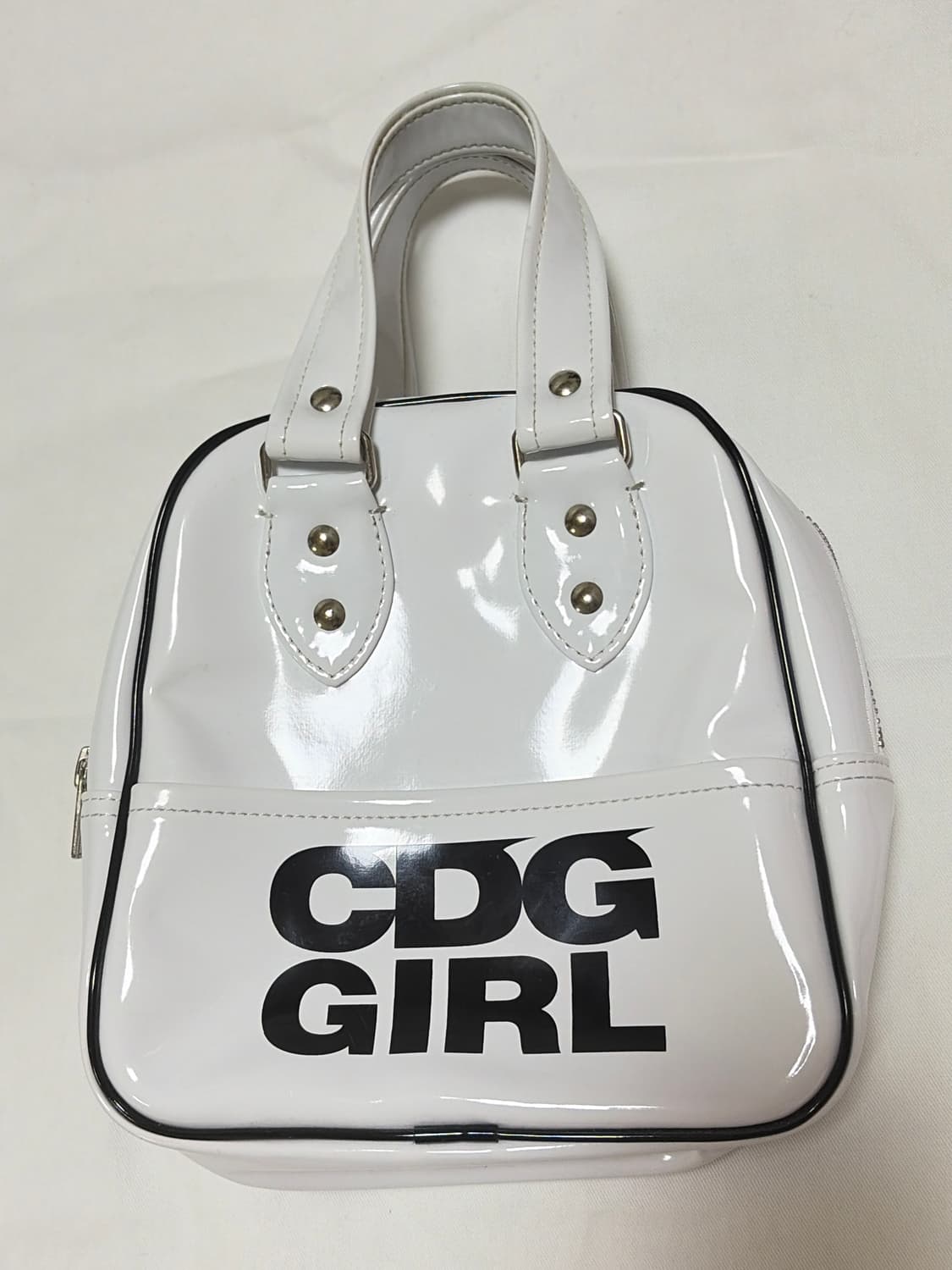 꼼데가르송 꼼데걸 에나멜 토트백 상품이미지1