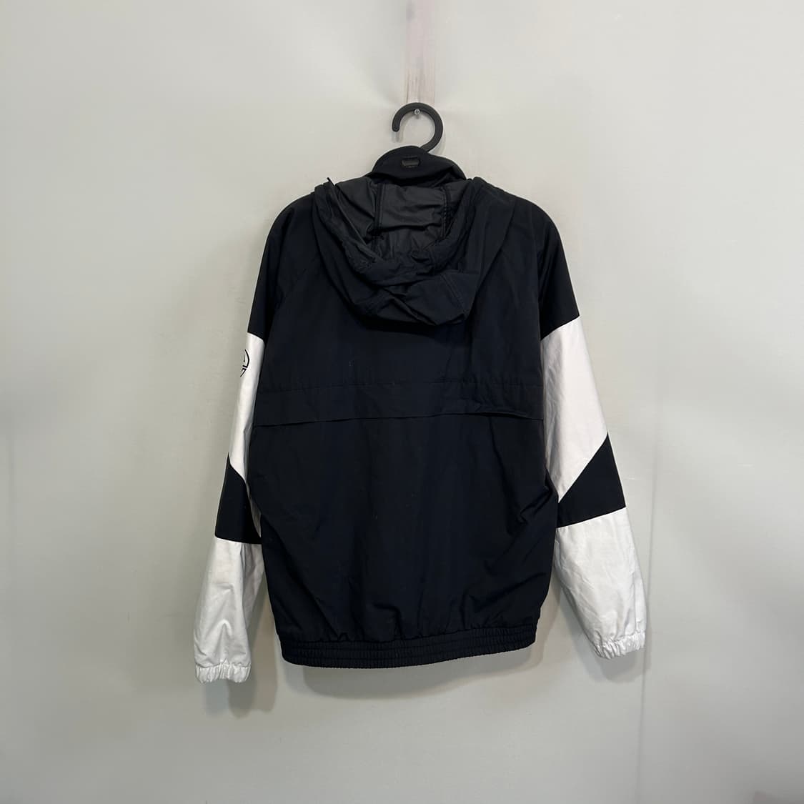 뉴발란스 여성 나일론 바람막이 90  상품이미지2