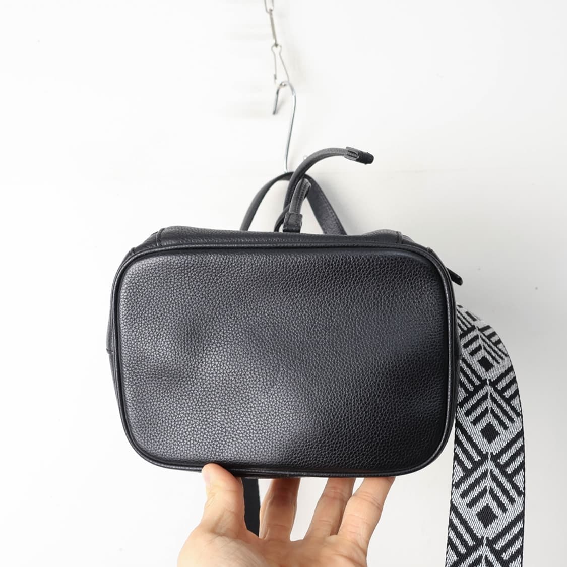 오야니 보딩 레더 버킷백 상품이미지4