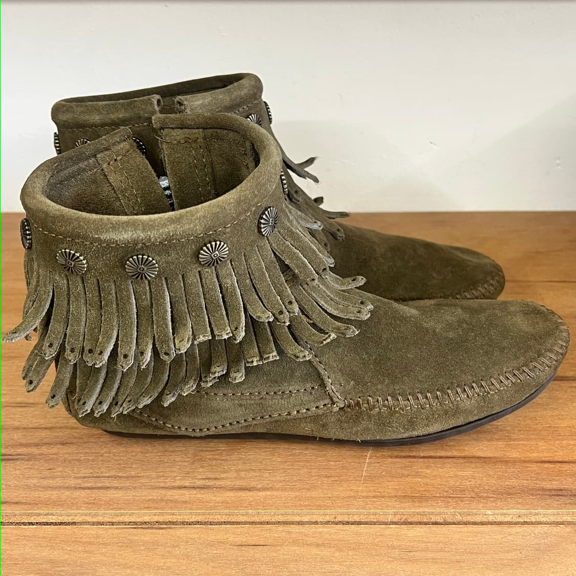 미네통카 더블 프린지 부츠 '카키' 상품이미지3