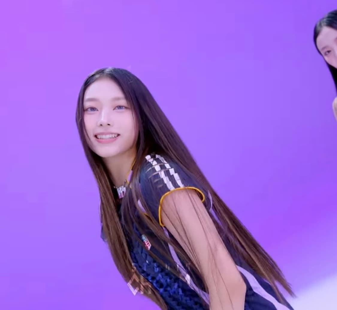 마틴로즈 뉴진스 풋볼져지 상품이미지2