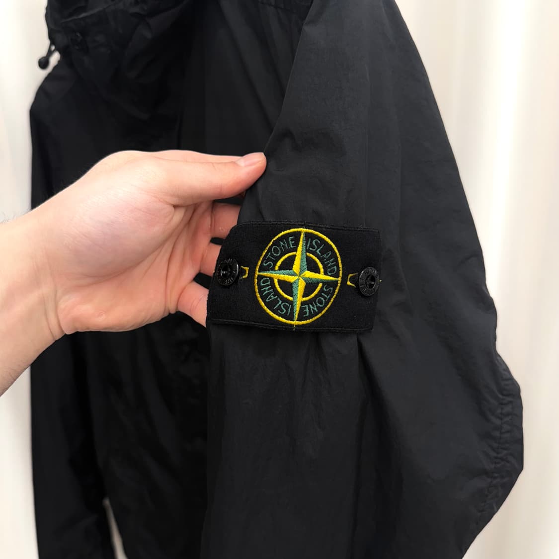[S] 25SS 스톤아일랜드 크링클랩스 후드 바람막이 블랙 상품이미지4