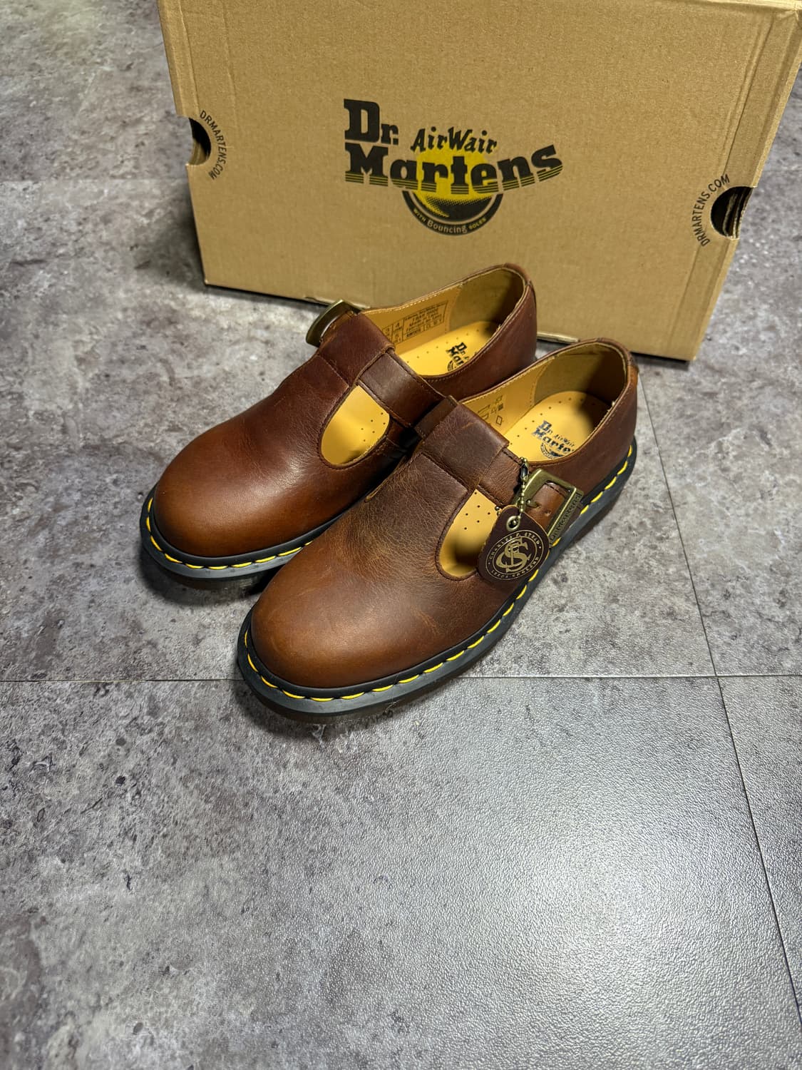 닥터마틴 폴리 브라운 메리제인 220 상품이미지1