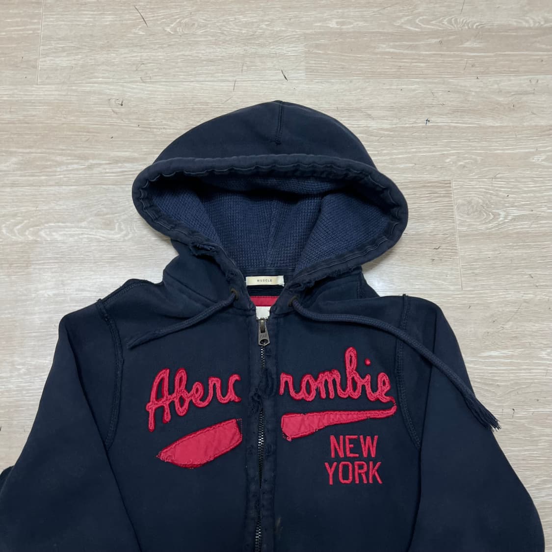 아베크롬비 앤 피치 데미지 빅로고 자수 후드집업 [네이비] L/100 상품이미지2