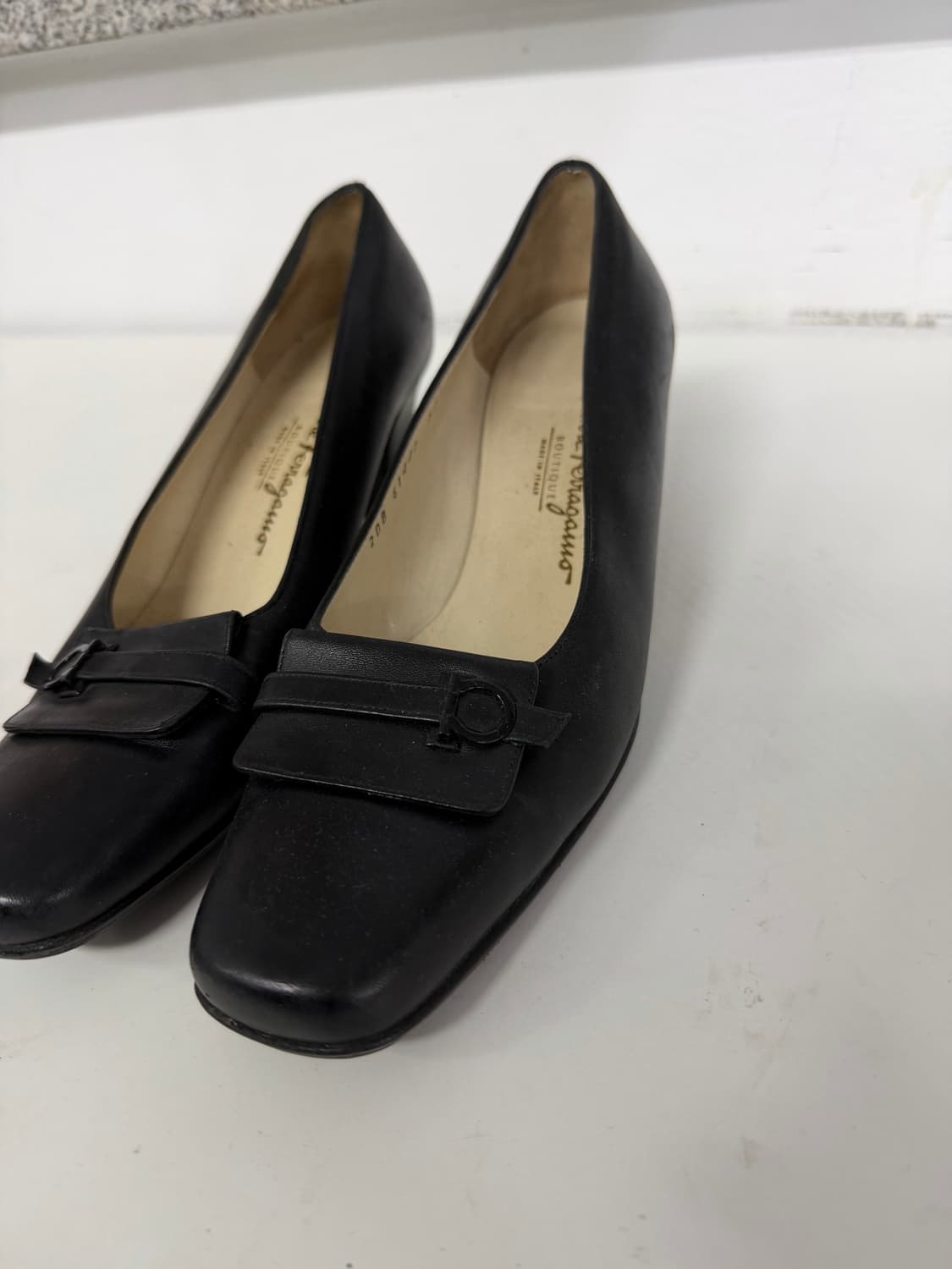 정품) 페라가모 여성 간치니 블랙 로퍼 구두 5.5 상품이미지2