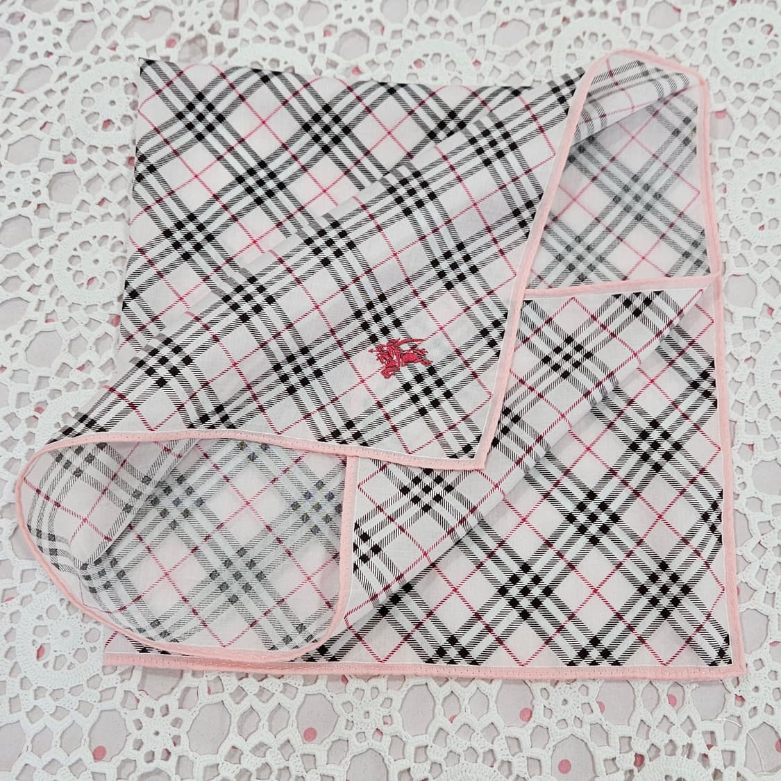 버버리(Burberry) 핑크라인 체크 손수건 상품이미지4